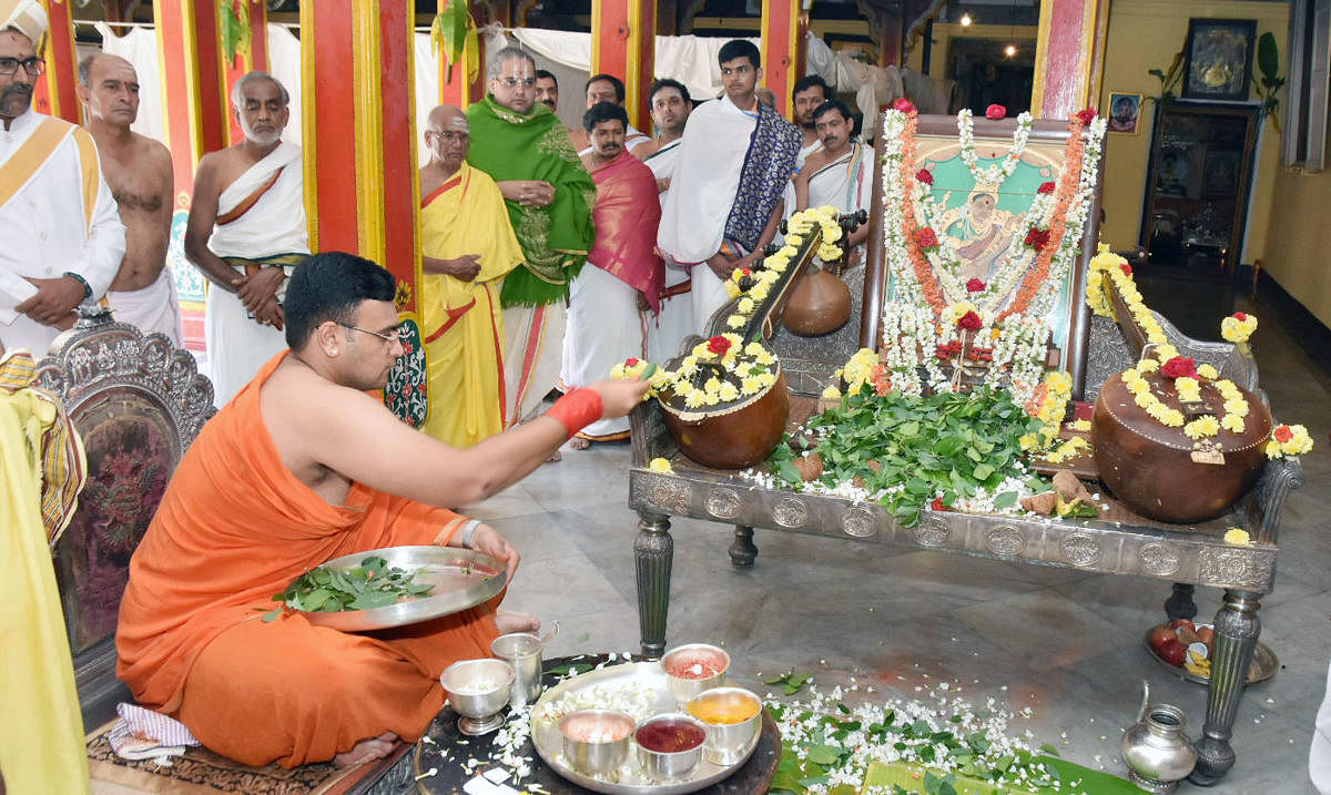 Yaduveer Krishnadatta Chamaraja Wadiyar offers Saraswathi Puja at Kannadi Thotti of the Mysuru Palace, in Mysuru, on Saturday.