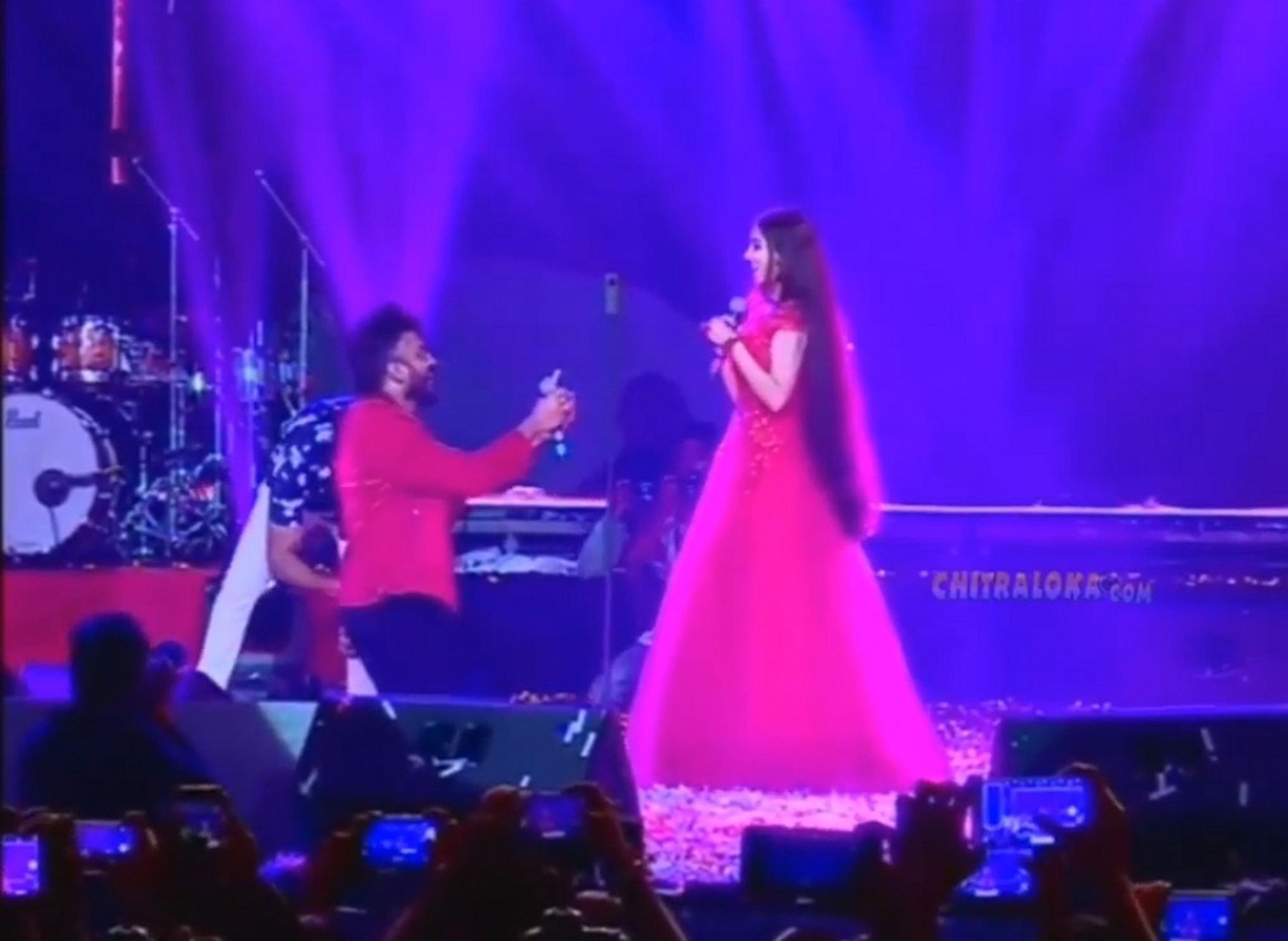 Kannada rapper Chandan Shetty proposed to Niveditha Gowda on the stage of the Yuva Dasara recently.