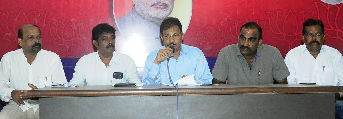Udupi BJP President Mattaru Rathnakar Hegde speaks to mediapersons at BJP office in Kadiyali, Udupi on Tuesday. dh photo