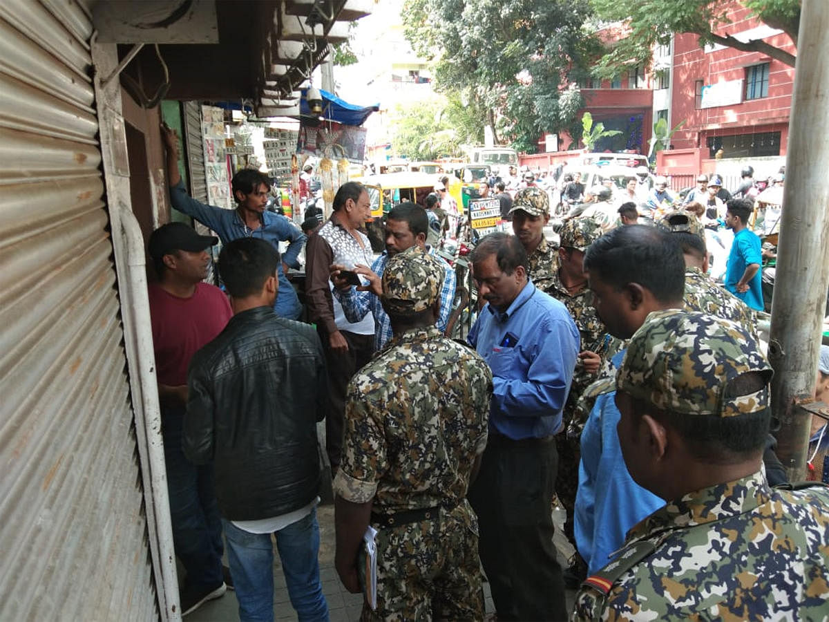 BBMP Marshals on an inspection drivein Shivajinagar in October where theyseized a large amount of plastic.