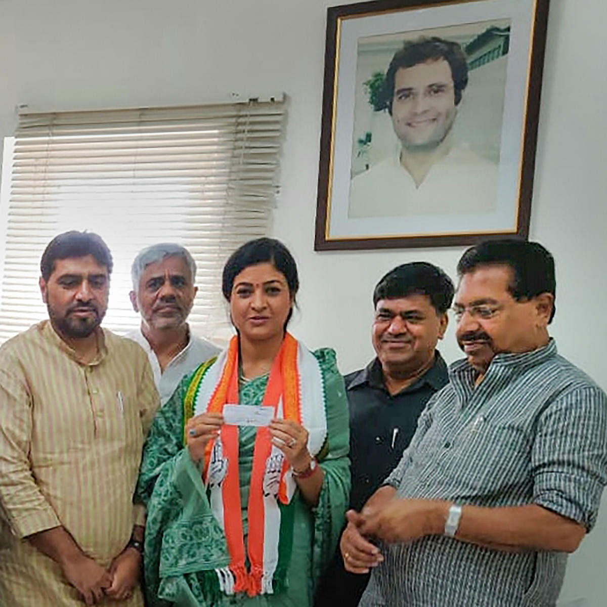  Aam Aadmi Party MLA from Chandni Chowk Alka Lamba joins the Congress party in presence of the party's in-charge of Delhi P C Chacko, in New Delhi, Saturday, Oct. 12, 2019. (PTI Photo) 