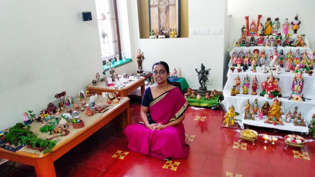 Seethalakshmi Rao, a resident of Bengaluru, arranged dolls based on Kannada proverbs this Dasara.