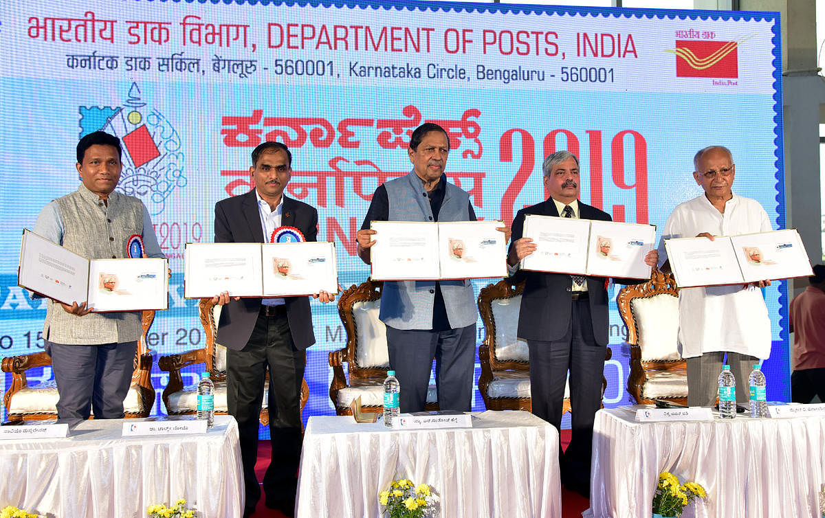 Dignitaries unveil special cover featuring George Fernandes during the Karnapex 2019, a state-level philatelic exhibition organised by the department of Posts, at TMA Pai Convention Centre in Mangaluru on Saturday. DH Photo