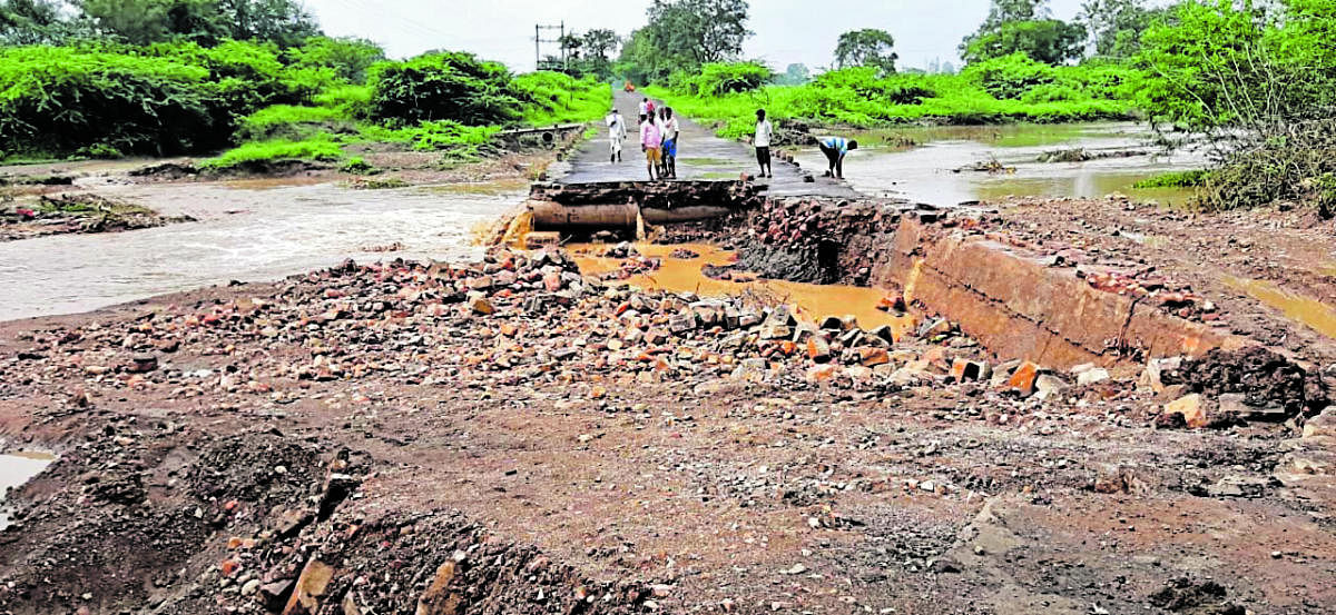 The bridge between Chikkoppa and Karimani near Bailhongal in Belagavi district has been washed away due to rain. DH Photo
