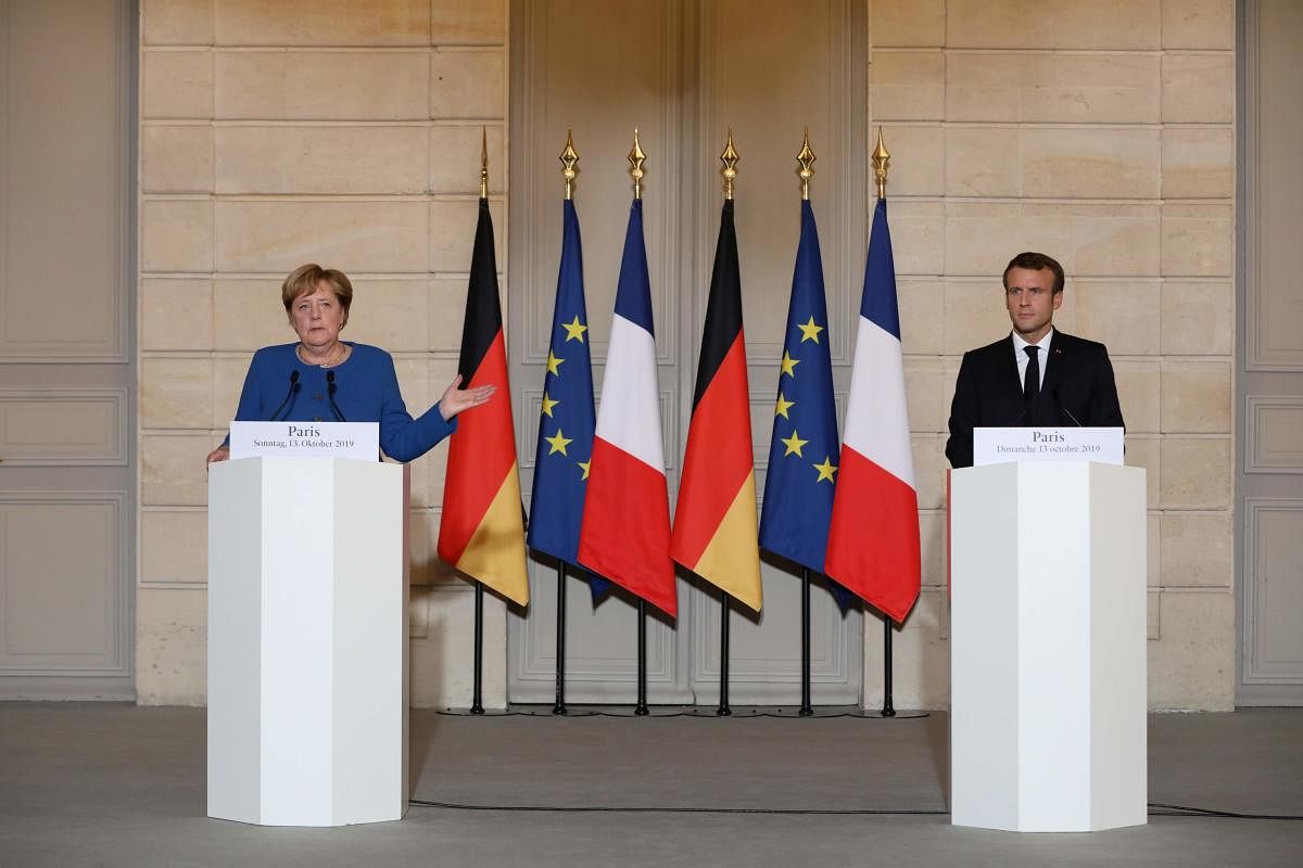 French President Emmanuel Macron (L) and German Chancellor Angela Merkel . (AFP Photo)
