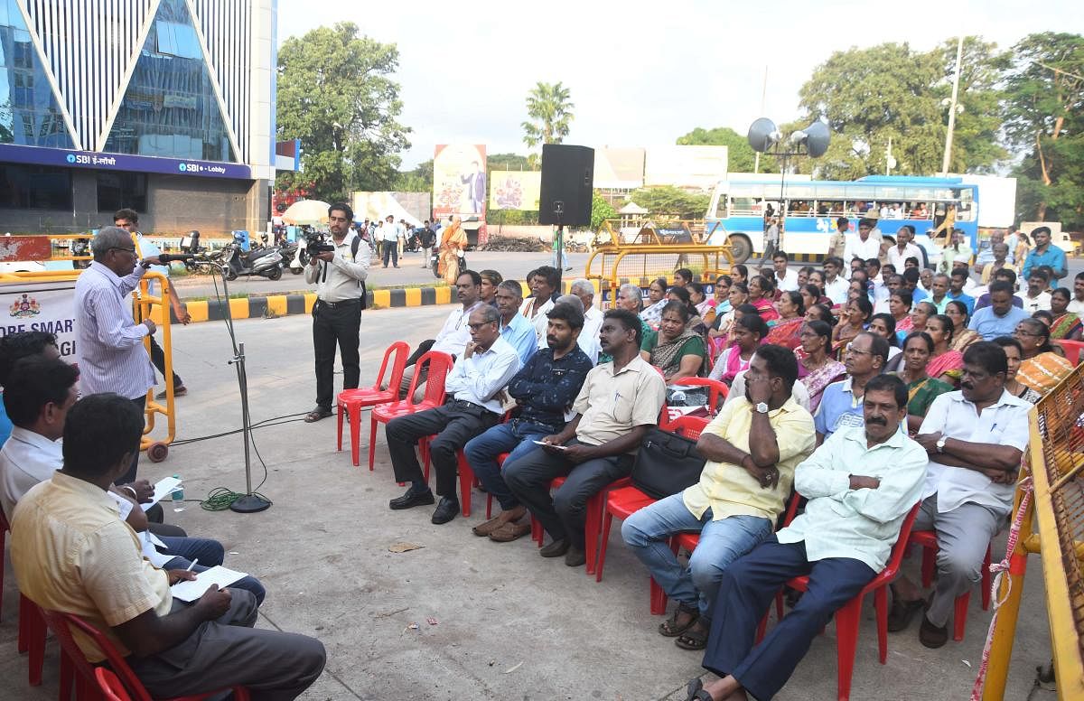CPI(M) district committee general secretary V Kukyan addresses the people during a public meet, at State Bank Circle in Mangaluru on Monday.