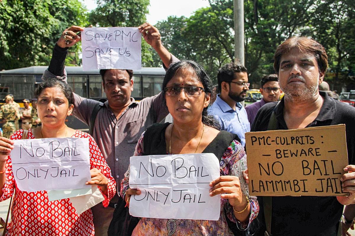 PMC bank depositors protest outside Killa Court, in Mumbai, Wednesday, Oct. 9, 2019. Photo/PTI