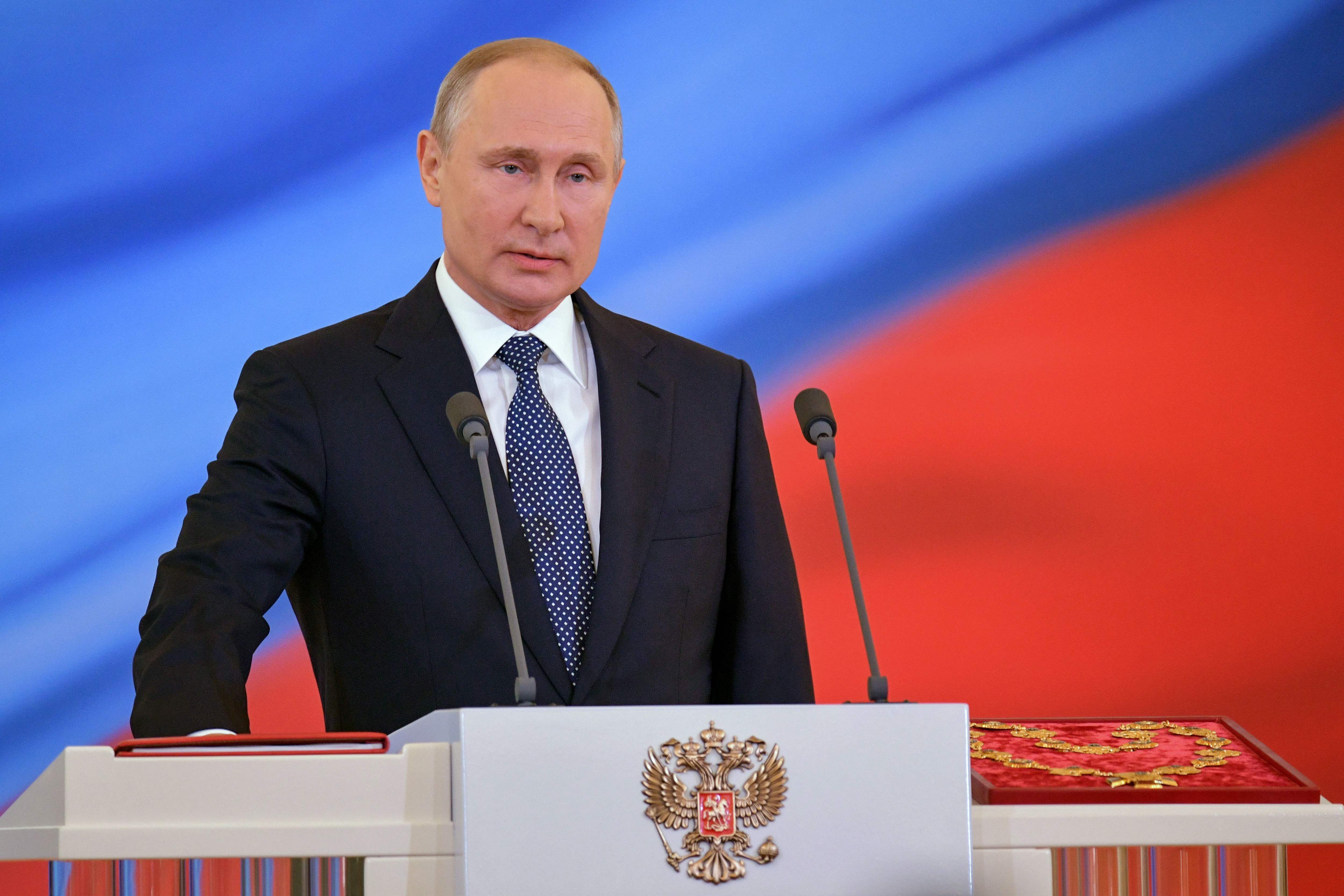 Russian president-elect Vladimir Putin takes the oath of office during a ceremony at the Kremlin in Moscow. (AFP Photo)