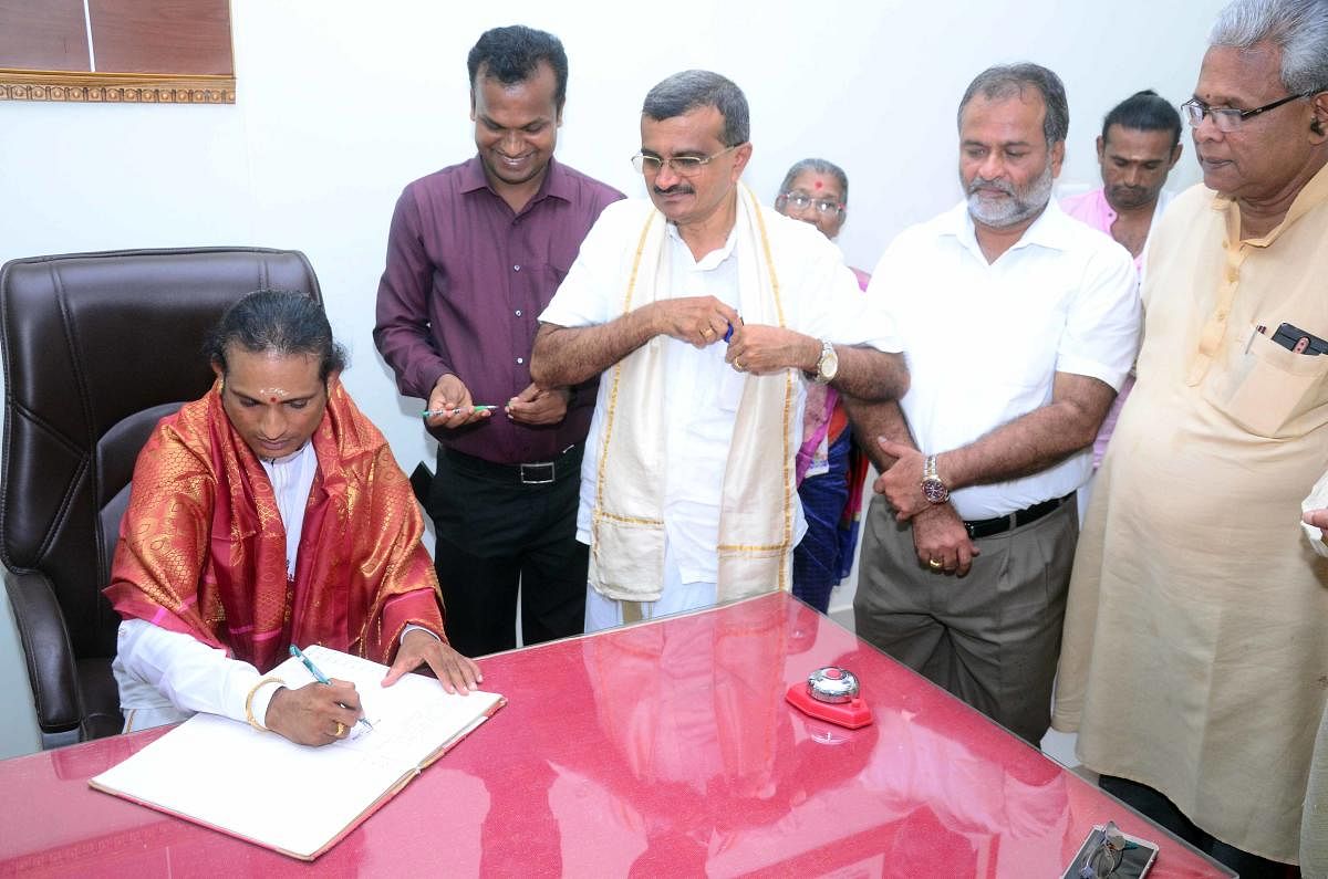 Dayananda G Kathalsar took charge as the president of Karnataka Tulu Sahitya Academy at Tulu Bhavana in Urwa Store in Mangaluru.