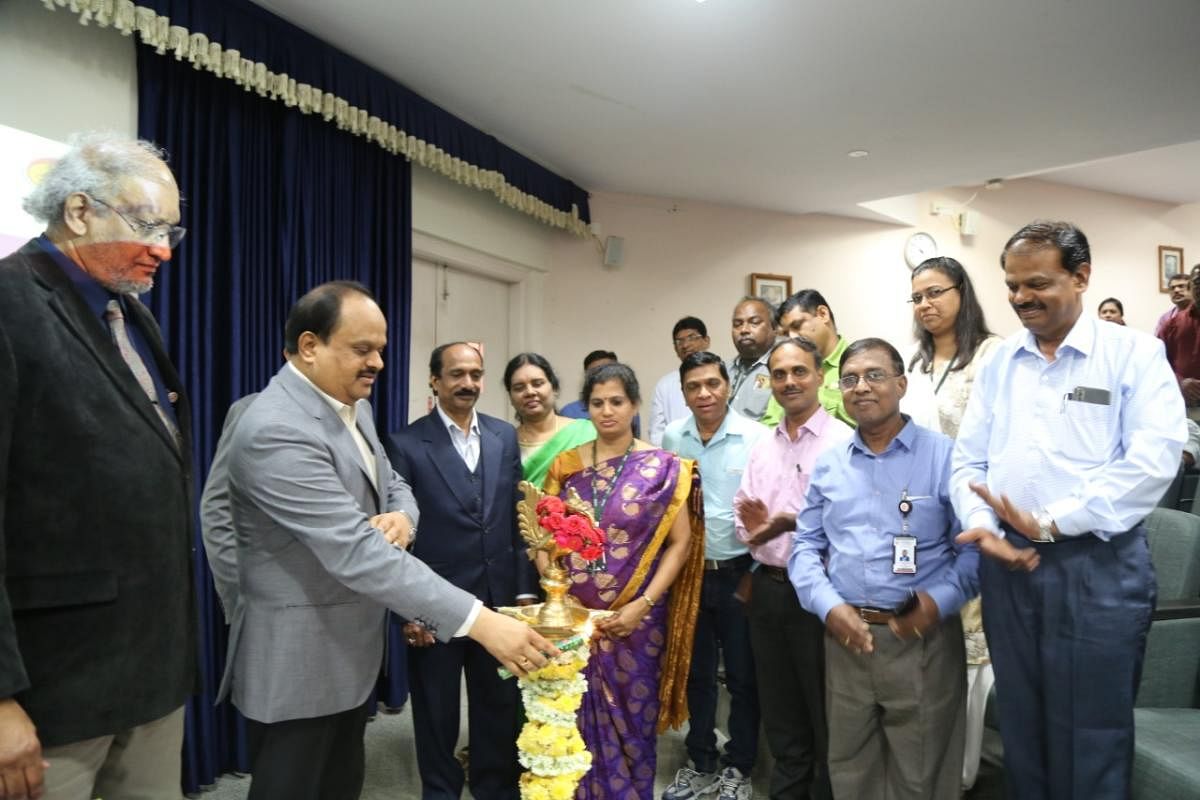 M R Ravi, commissioner, Directorate of Handlooms and Textiles, inaugurated a seminar on textile waste management and recycling in the city on Thursday. DH PHOTO/SANDESH MS