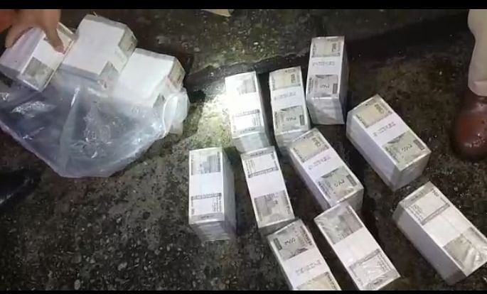 Cash seized from a car near Pasighat in Arunachal Pradesh on Tuesday night. Photo by Mintu Tamuly, Itanagar.
