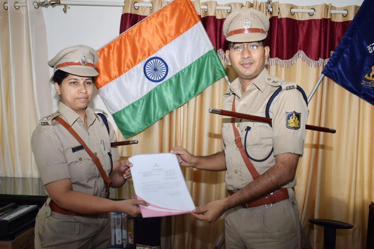 Dr Suman D Pennekar (left) takes charge as Superintendent of Police of Kodagu district on Wednesday.