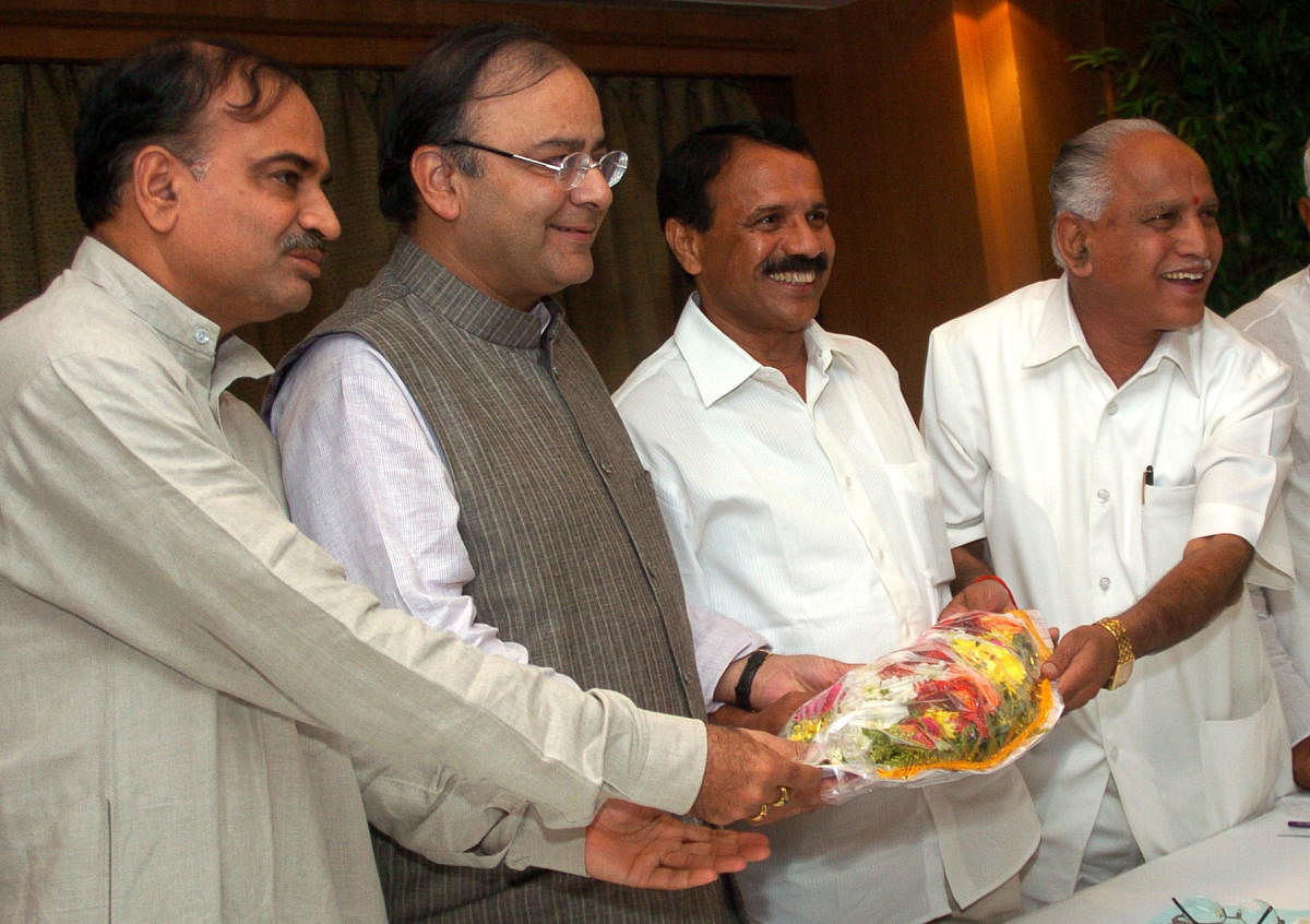 Chief Minister B S Yediyurappa hands over a bouquet to former union minister Arun Jaitley at a programme in Bengaluru. BJP leaders Ananth Kumar and D V Sadananda Gowda look on. dh file photo