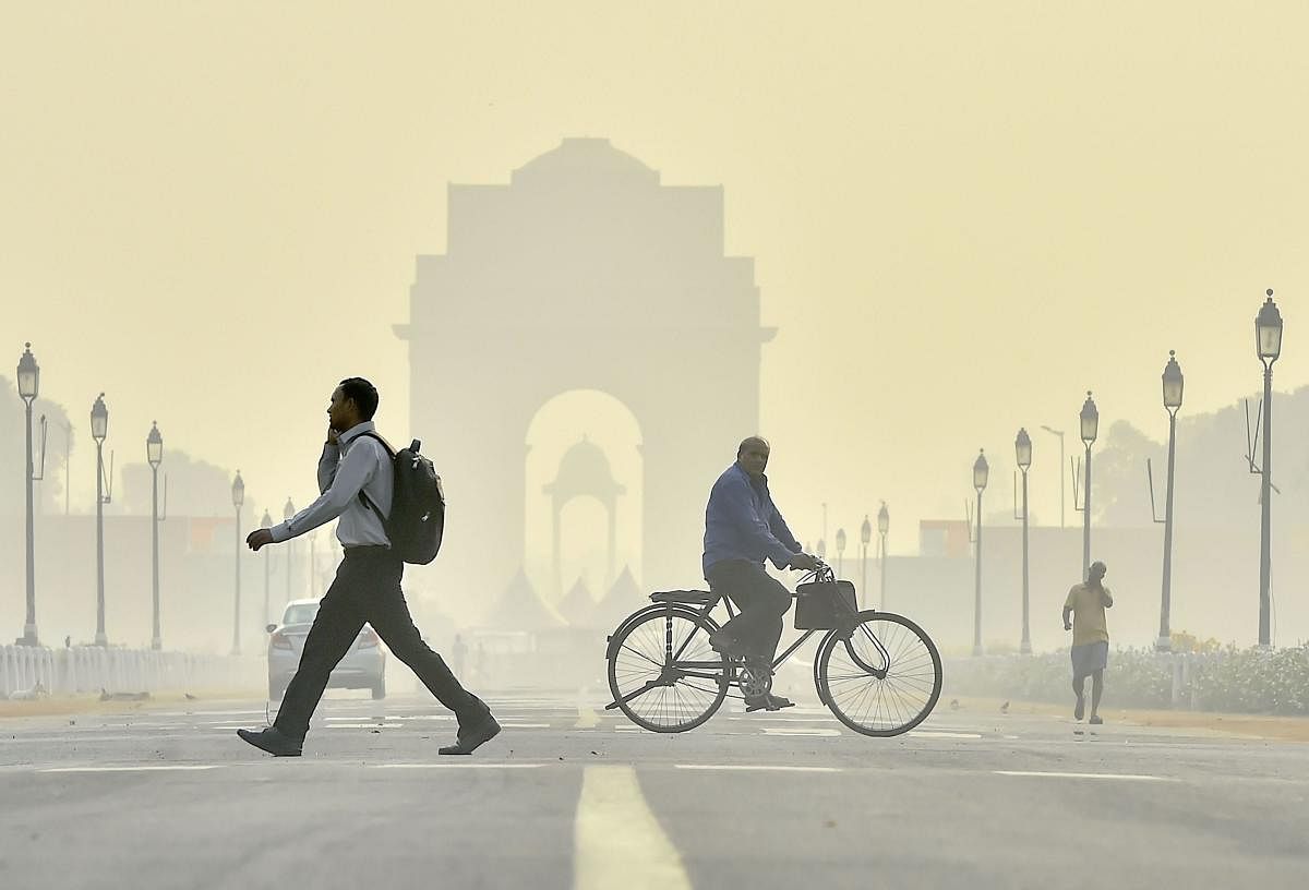 A view of Rajpath road engulfed in haze, in New Delhi, Thursday, Oct. 17, 2019. The air quality of Delhi plunged to ‘very poor’ category for the first time this season on Wednesday, according to the Central Pollution Control Board (CPCB) data. (PTI Photo)