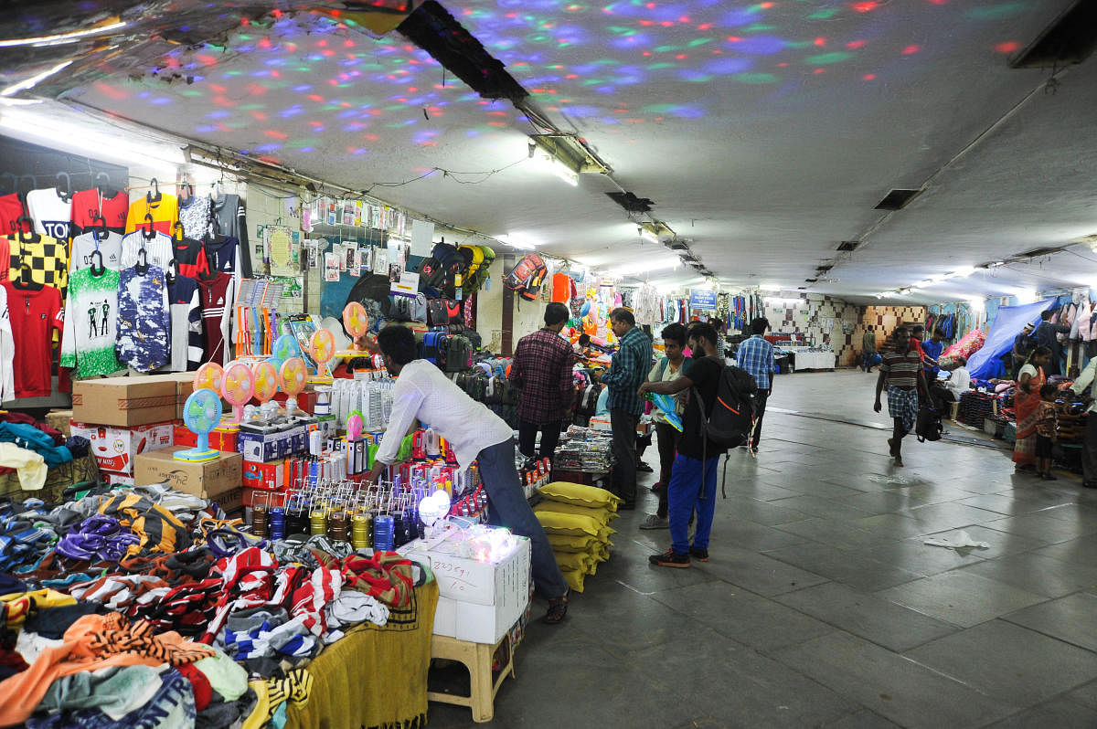 Hawkers in the subway that connects BMTC and KSRTC bus stands to the City railway station. DH PHOTO/PUSHKAR V