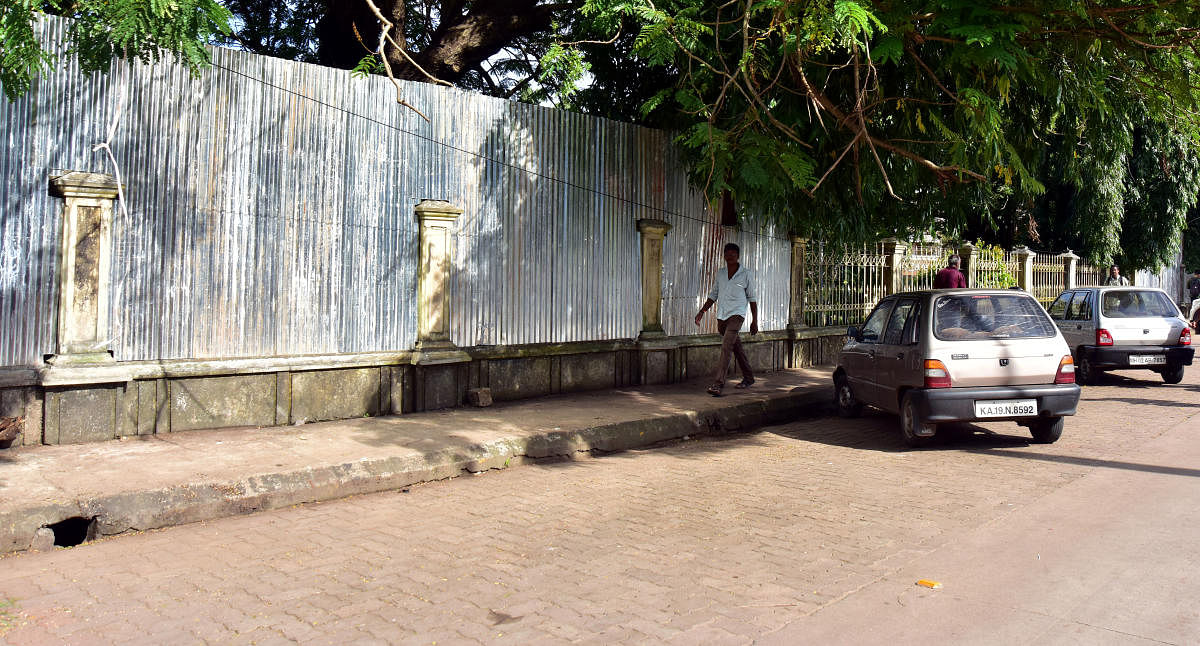 The work on underpass at Gandhi Park in front of Town Hall in Mangaluru has commenced. DH Photo