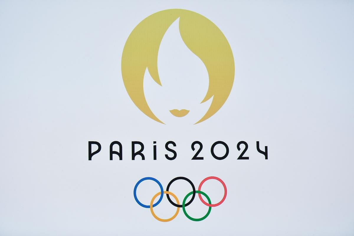 This picture taken on October 21, 2019 shows a logo during a logo presentation ceremony for Paris 2024 Olympic Games at the Grand Rex cinema in Paris. (Photo by STEPHANE DE SAKUTIN / AFP)