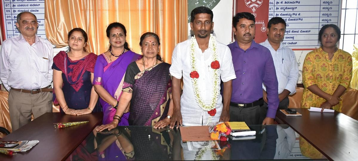 The Arebhashe Literature and Culture Academy chairman and members assumed office on Wednesday.