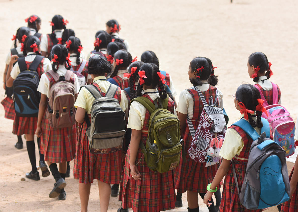 According to Section 39 of the Karnataka Education Act 1983, it is compulsory for private aided and unaided schools to maintain a minimum student strength in each class. DH File Photo for representation