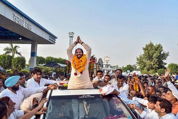 Haryana Lokhit Party leader Gopal Kanda during a roadshow after his victory in Assembly elections, in Sirsa district, Thursday, Oct. 24, 2019. (PTI Photo)