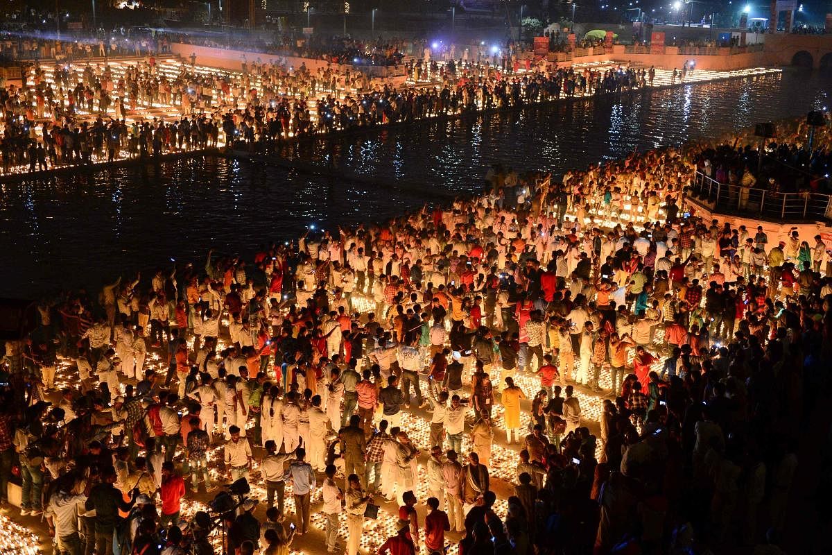 indu devotees light earthen lamps on the banks of the River Sarayu on the eve of "Diwali" festival during an event organised by the Uttar Pradesh government, in Ayodhya on October 26, 2019. AFP Photo