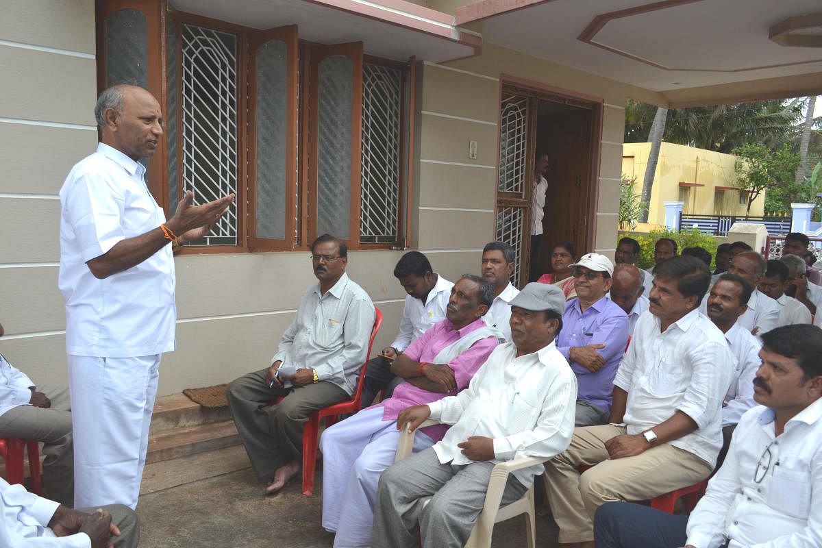 Congress leader C H Vijayashankar addresses his supporters at his residence in Hunsur on Friday. DH Photo