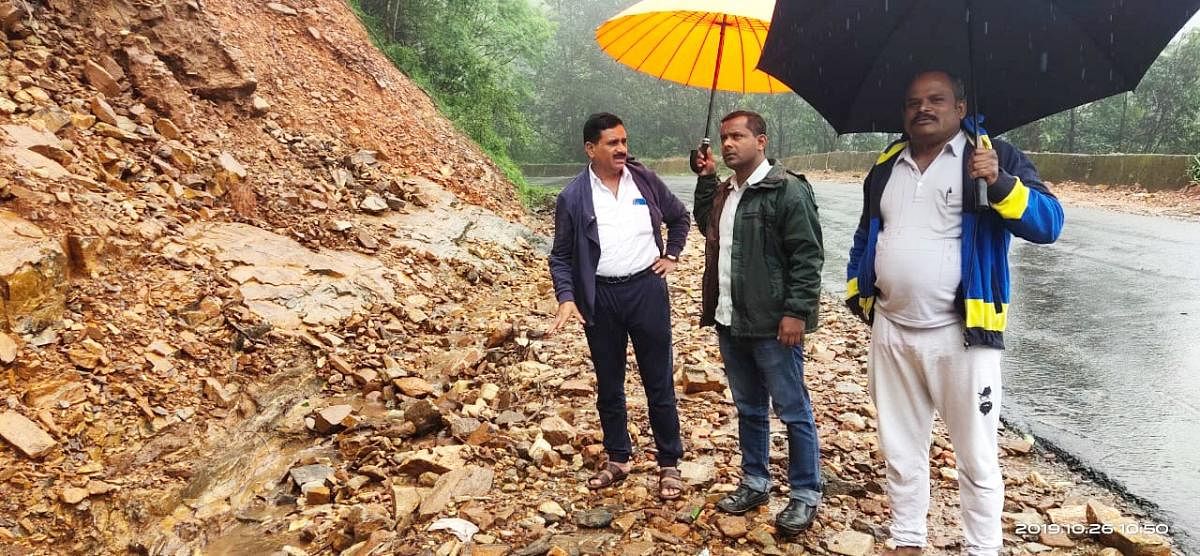 Mudigere Tahsildar Ramesh visits the Charmadi Ghat on Saturday. Dh Photo