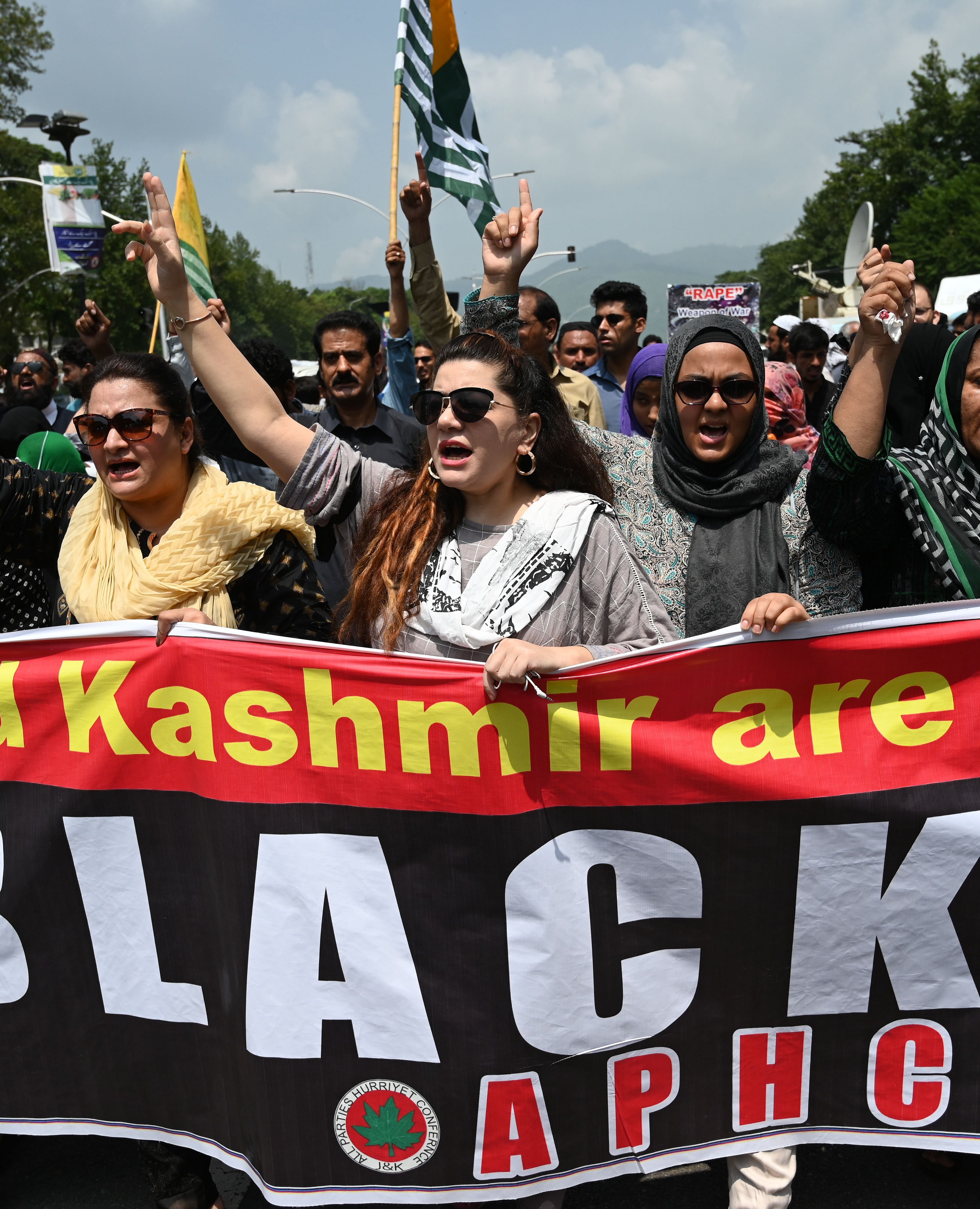 Protesters of the All Parties Hurriyat Conference (APHC) shout anti-Indian slogans near the Indian High Commission during a protest rally in Islamabad on August 15, 2019, as they observe a 'Black Day' . (AFP Photo)