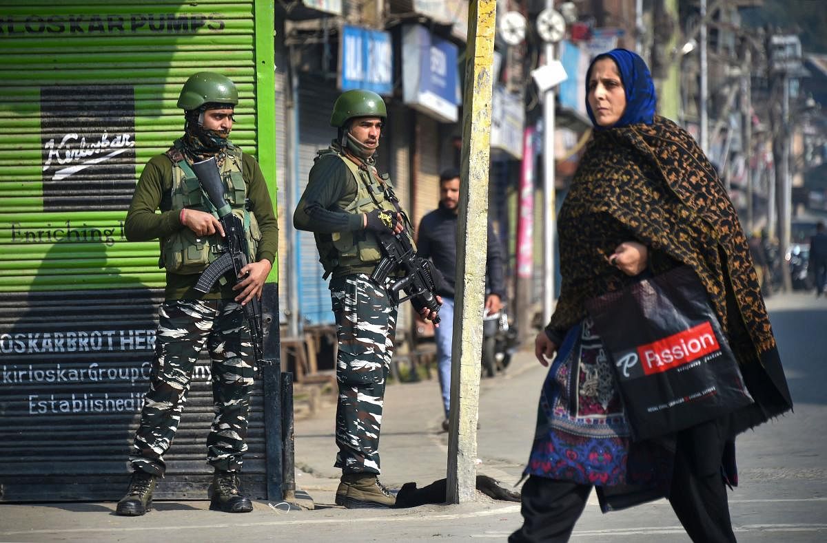 Normal life remained disrupted in Kashmir for the 86th day on Tuesday following the August 5 decision to revoke Article 370 of the Constitution and bifurcate Jammu and Kashmir into two union territories. Photo/PTI
