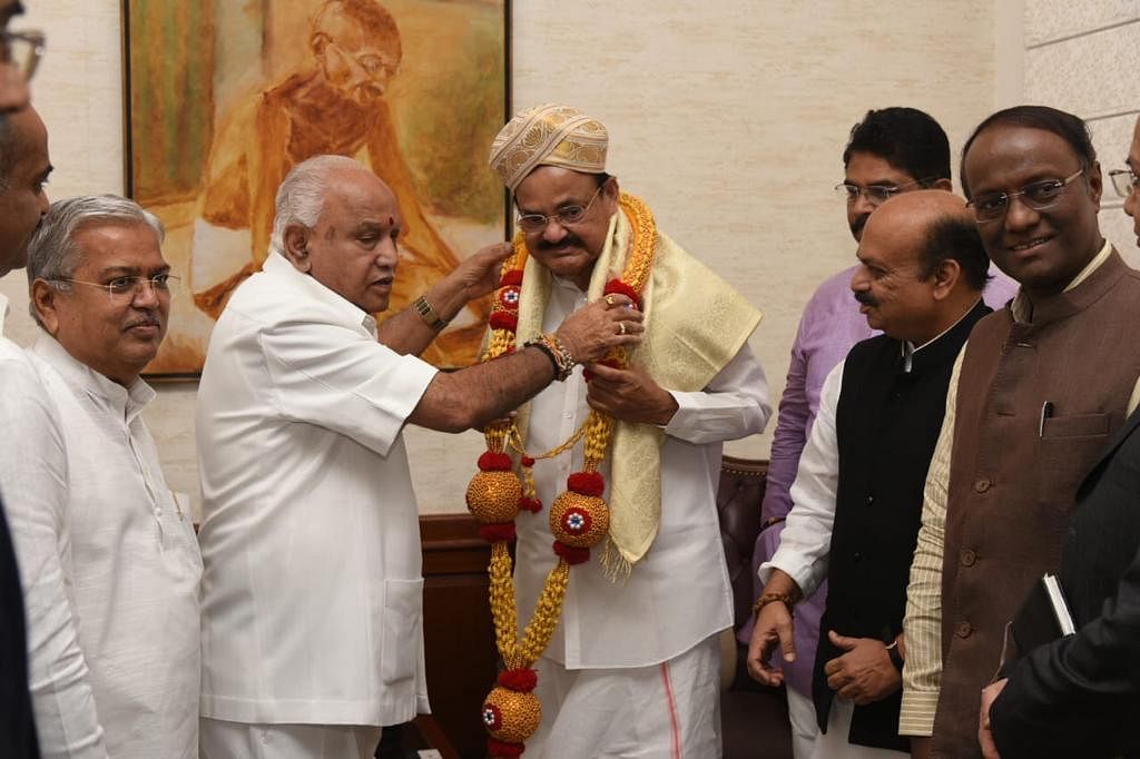 Chief Minister B S Yeddyurappa met Vice President M Venkaiah Naidu at New Delhi on Tuesday. It was a curtesy call by the CM. (DH Photo)