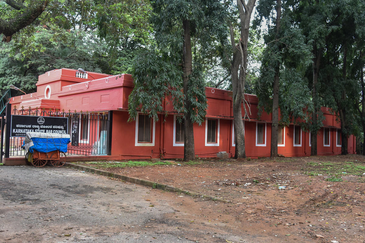 Karnataka State Bar Council Building, Old Election Commission Building at Cubbon Park. DH Photo