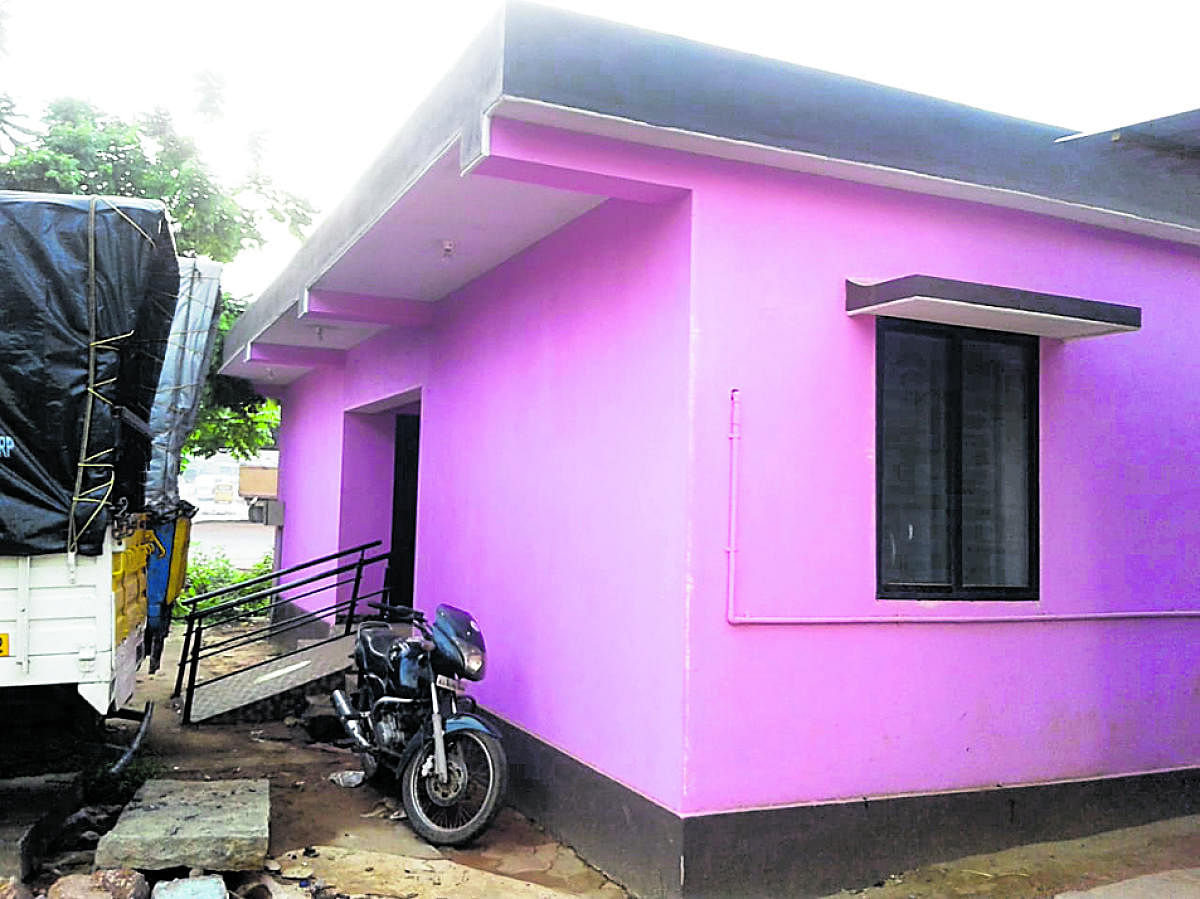 The new toilet near Pumpwell (Mahaveer) Circle is now used as a tempo parking stand.