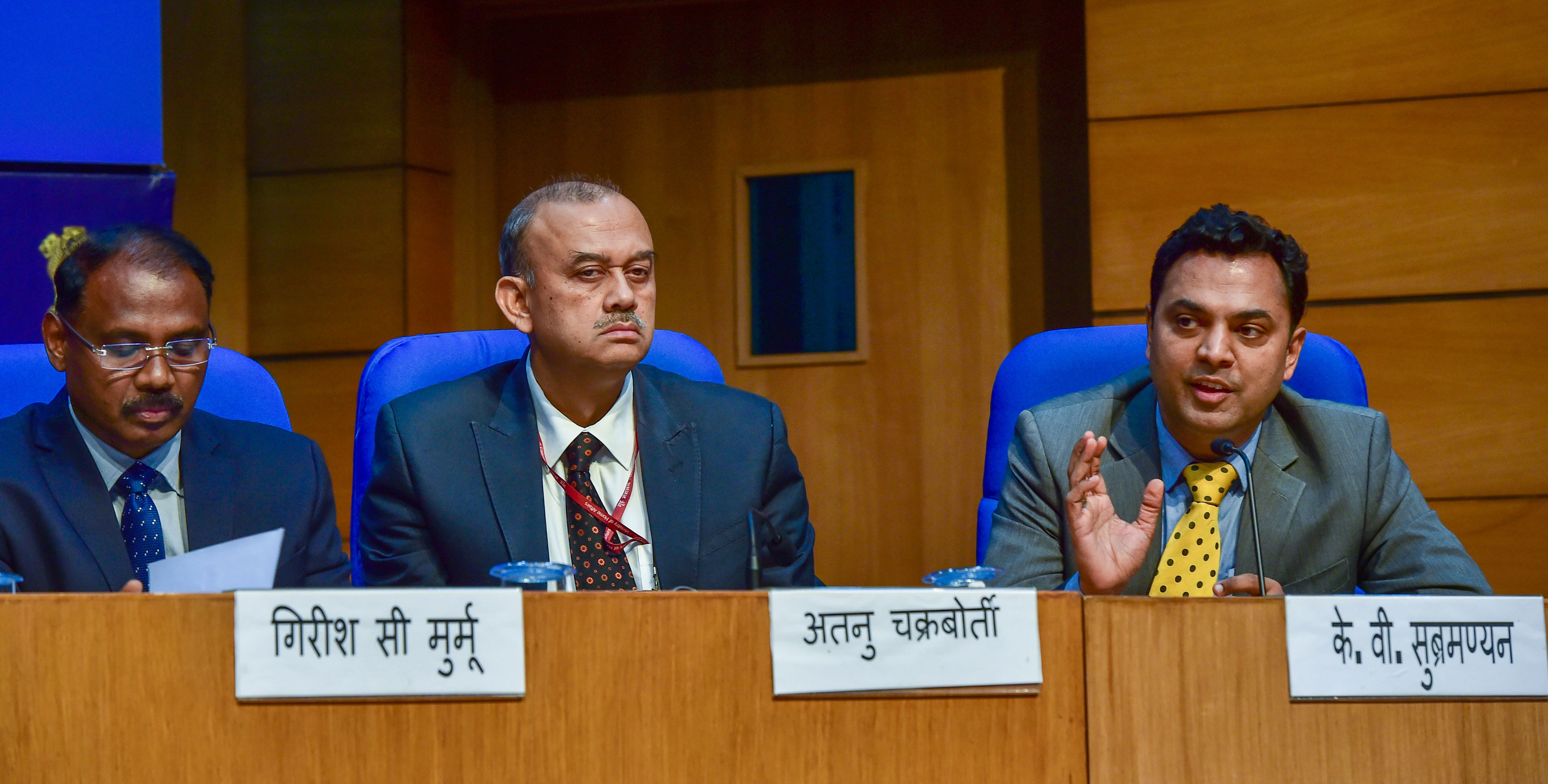 Chief Economic Adviser KV Subramanian (R) addresses a press conference as Expenditure Secretary GC Murmu and DIPAM secretary Atanu Chakraborty. (PTI Photo)