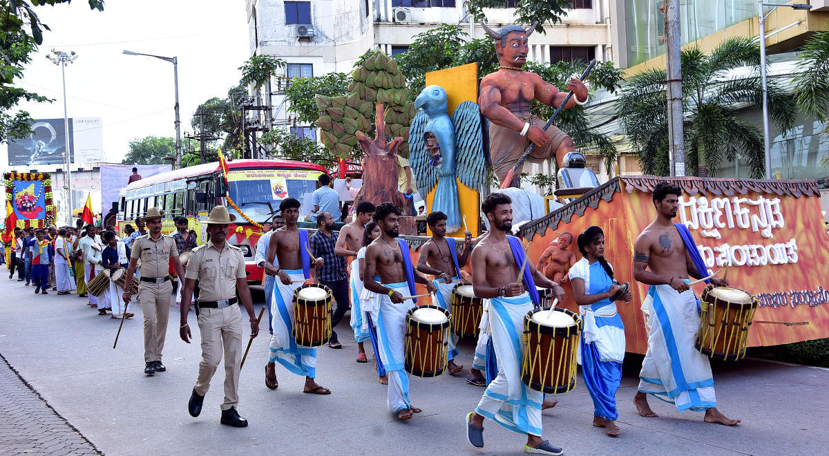 A cultural procession was taken out on the occasion of Karnataka Rajyotsava in Mangaluru on Friday.