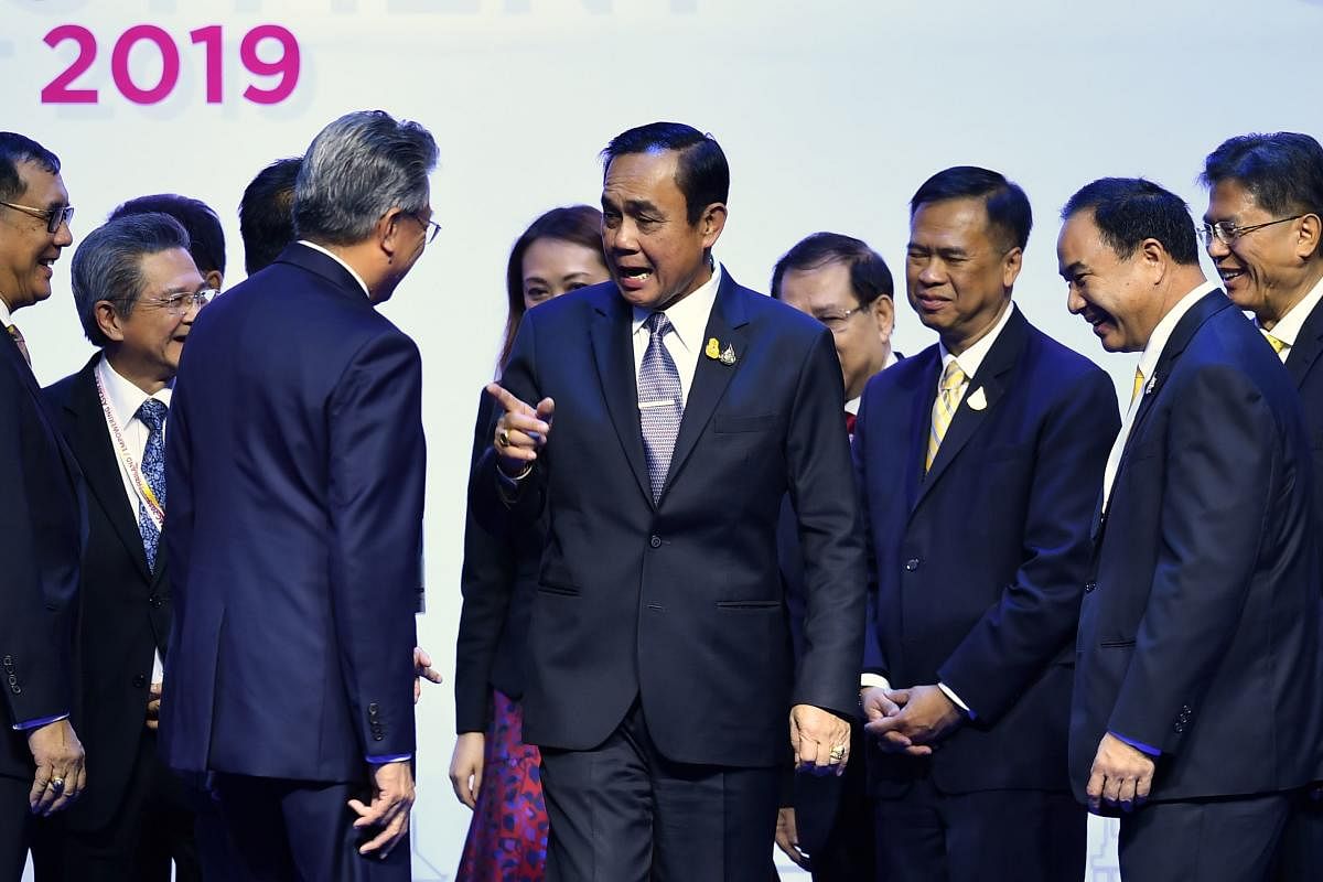 Thailand prime minister Prayut Chan-O-Cha (C) greets distinguished guests at a business forum on the sidelines of the 35th Association of Southeast Asian Nations (ASEAN) summit in Bangkok (AFP Photo)