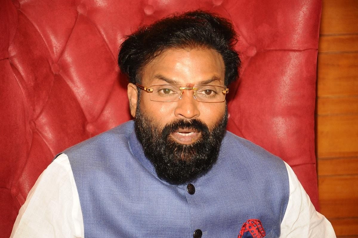 Minister Sriramulu (DH Photo)