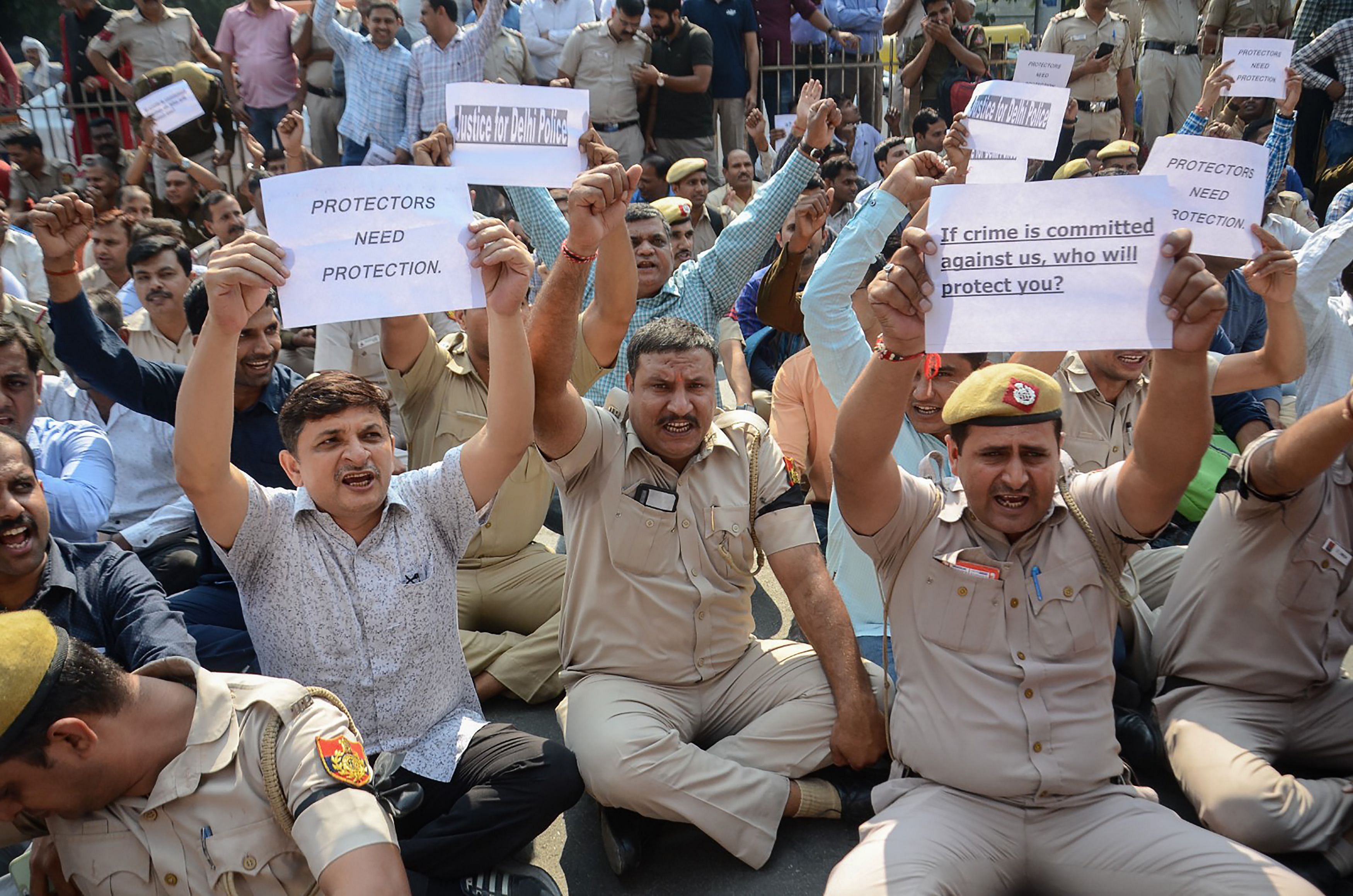 Delhi police officers take part in a protest in New Delhi. (AFP Photo)