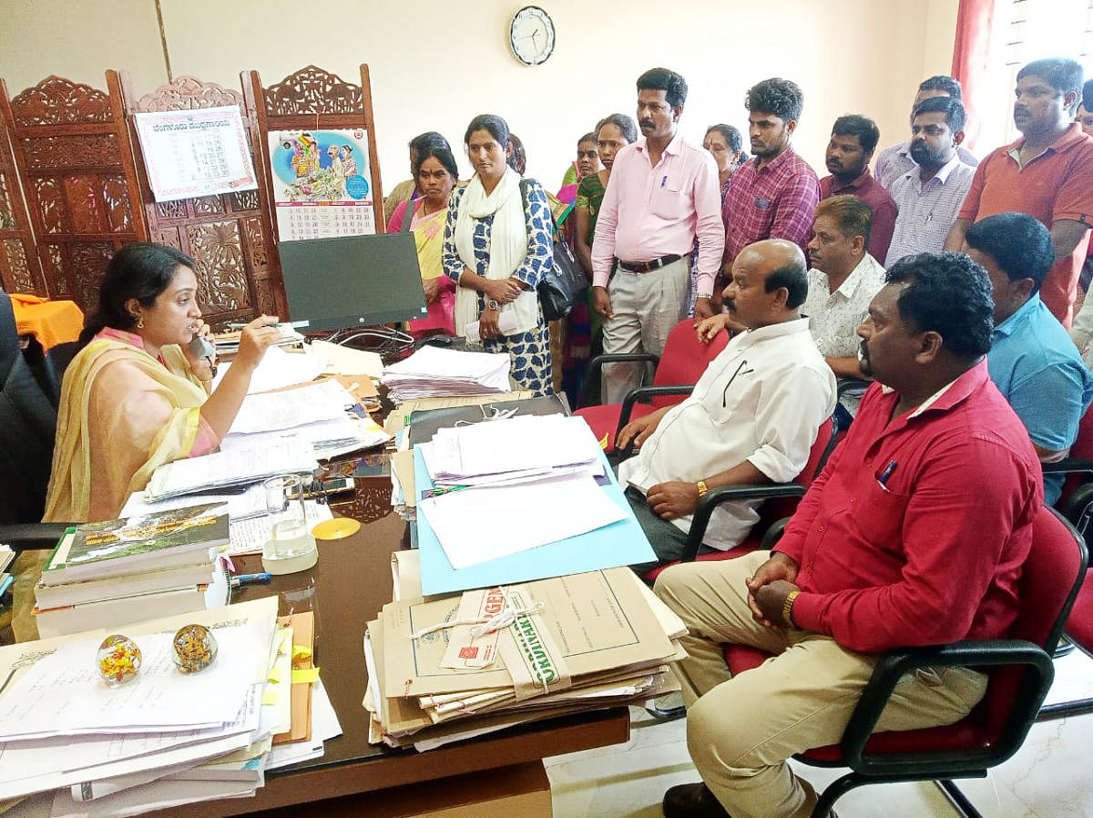 Dismissed outsourced workers meet Additional Deputy Commissioner Dr Sneha in Madikeri and submit a memorandum.