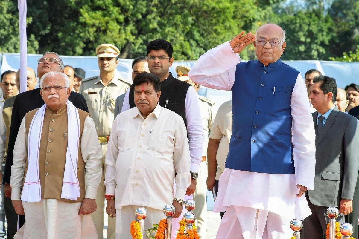 Haryana Governor Satyadeo Narain Arya inspects a guard of honour before delivering his address to the newly constituted state assembly on the second day of the 14th Haryana Vidhan Sabha session, in Chandigarh on Tuesday. Haryana Chief Minister Manohar Lal and Deputy Chief Minister Dushyant Chautala are also seen. (PTI Photo)