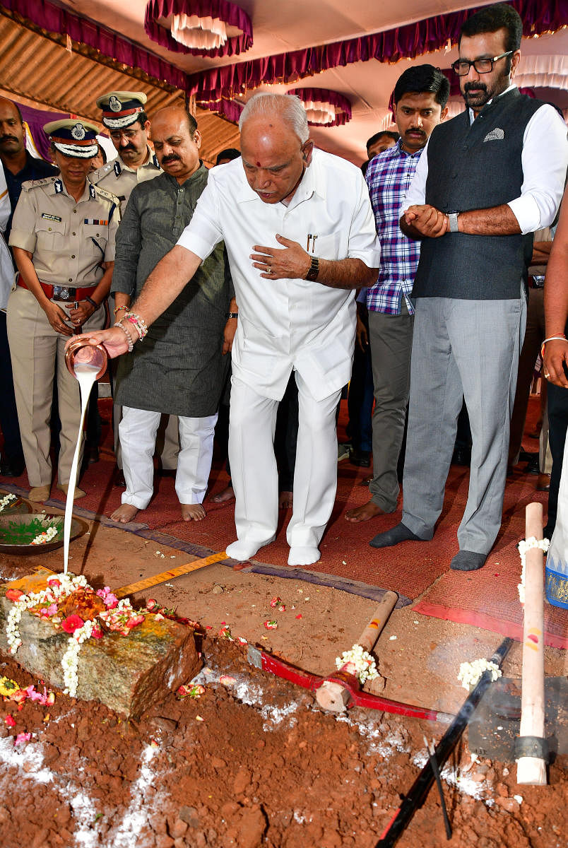 Chief Minister B S Yediyurappa pours milk on the foundation stone of the command centre at the office of the Commandant, 1st Battalion, KSRP, on Wednesday. DH PHOTO