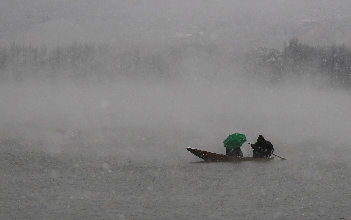 Dal Lake:  season's first snowfall in Srinagar. (photo by Reuters)