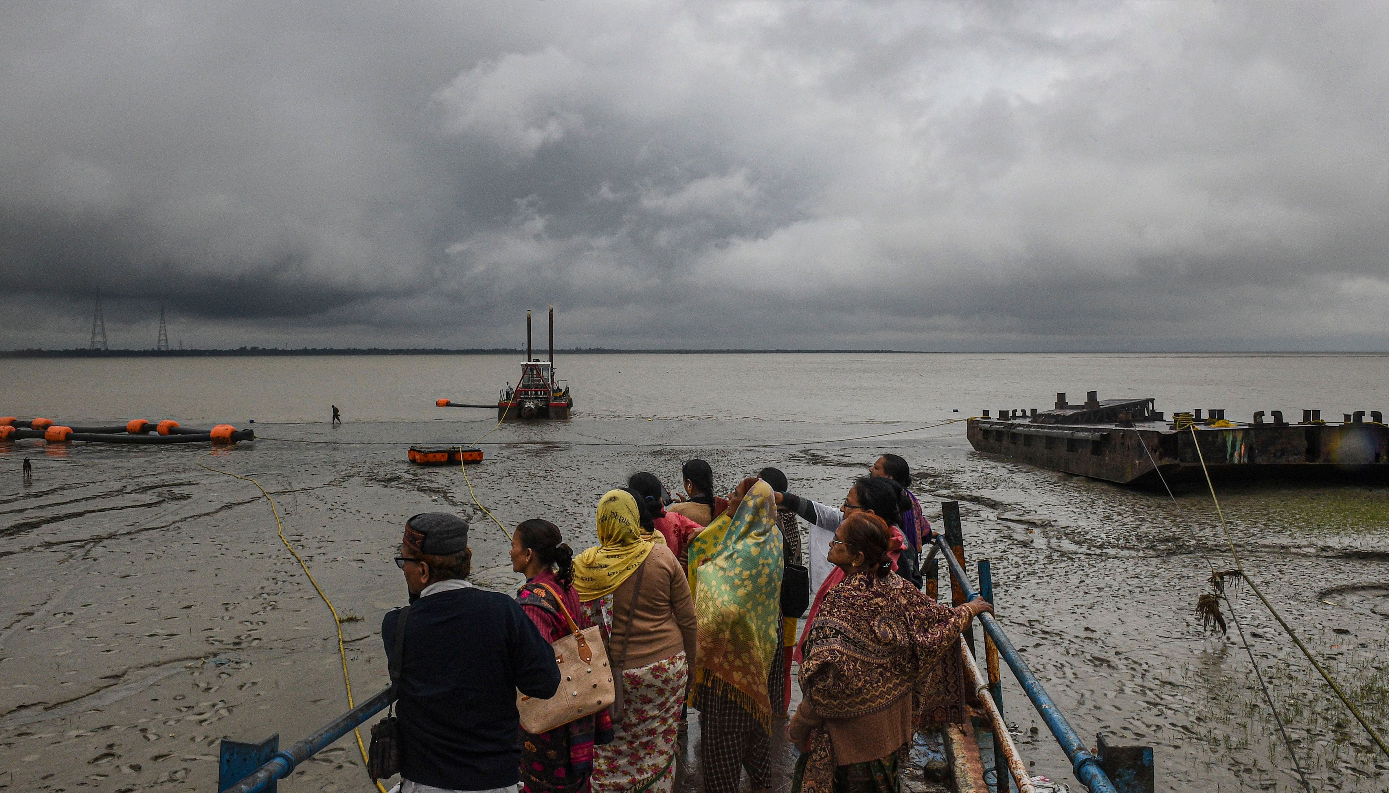  Villagers look into the sea in the wake of the very severe cyclonic storm 'Bulbul', which is likely to make landfall between West Bengal-Bangladesh coasts by late November 9 evening or night, at Kakdwip in South 24 Parganas. (PTI Photo)