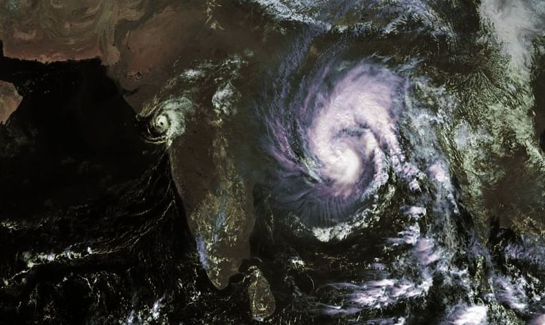 The cyclone was packing winds of up to 120 kilometers (75 miles) per hour and gusts of up to 130 kph (80 mph), but was forecast to weaken after crossing the coast. Photo/Twitter (@DDNewsLive)