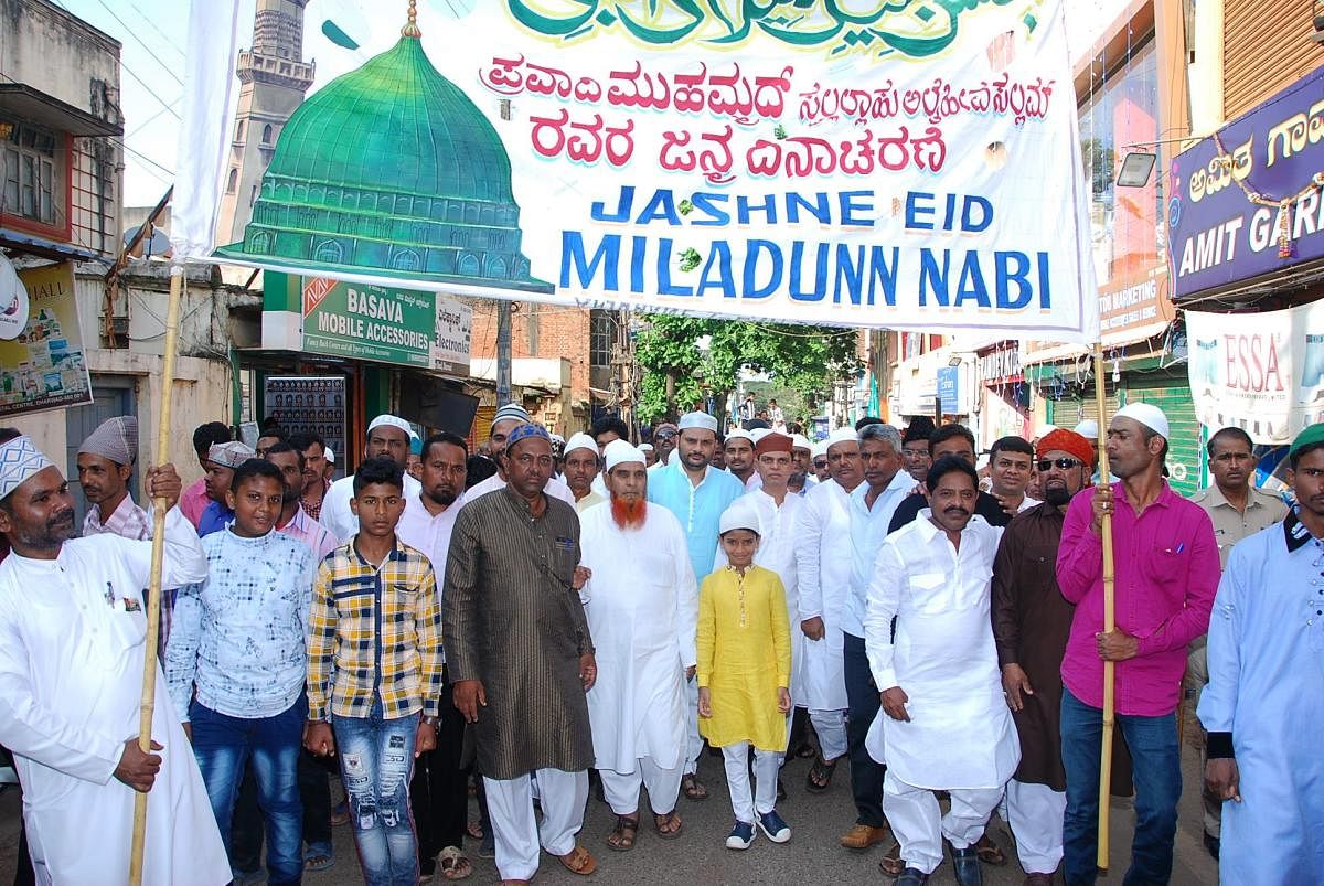 Muslims leaders under the banner of Anjuman-E-Islam Society take out a procession during Eid-Milad in Dharwad on Sunday. (DH Photo)