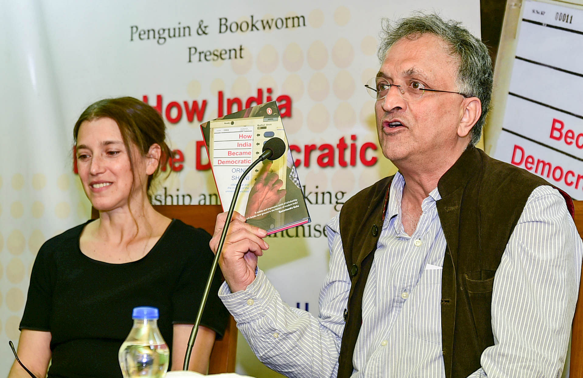 Historian Ramchandra Guha at the release of Ornit Shani’s book. (DH Photo)