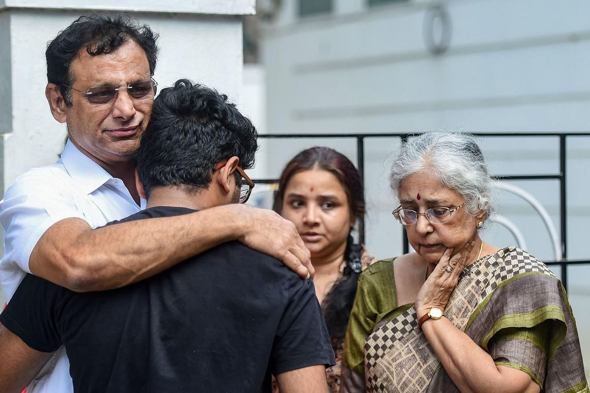Family members and relatives of former Chief Election Commissioner T N Seshan mourn his death, at his residence in Chennai, Monday, Nov. 11, 2019. Seshan, 86, who led the game-changing electoral reforms in the country in the 1990s, died Sunday following a cardiac arrest. (PTI Photo)