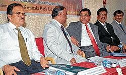 Seminar: Rani Chennamma University, VC, Prof Ananthan B R sharing a light moment with principal, JSS College for Women, Chandrashekarappa G K, at the inauguration of a two-day national level seminar in Mysore on Tuesday. Assistant General Manager, Karnataka Bank, Subhashchandra Puranik, organising secretary Mallikarjuna Setty P, and Dean, Dr Suresh K V are also seen. DH Photo