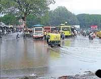 The old bus stand in Chikkaballapur is flooded due to heavy rains on Thursday evening. The traffic was affected for some time as even M G Road was flooded. dhphoto