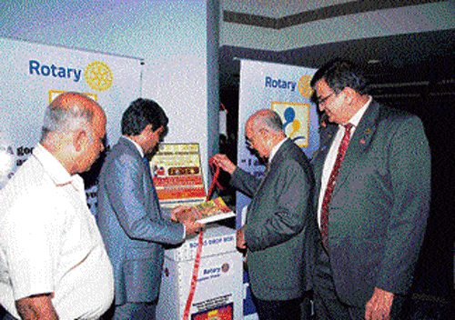 Rajendra Rai (second from left), Kalyan Banerjee (second from right)&#8200;and Srikanth Chatrapathi (extreme right).
