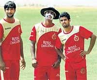 Three to tango! Pankaj Singh (left), A Mithun and Saurabh Bandekar at the Chinnaswamy stadium on Monday. DH photo